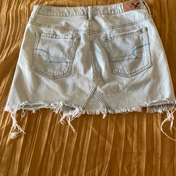 Short  distressed ragged hem denim skirt - Picture 3 of 3